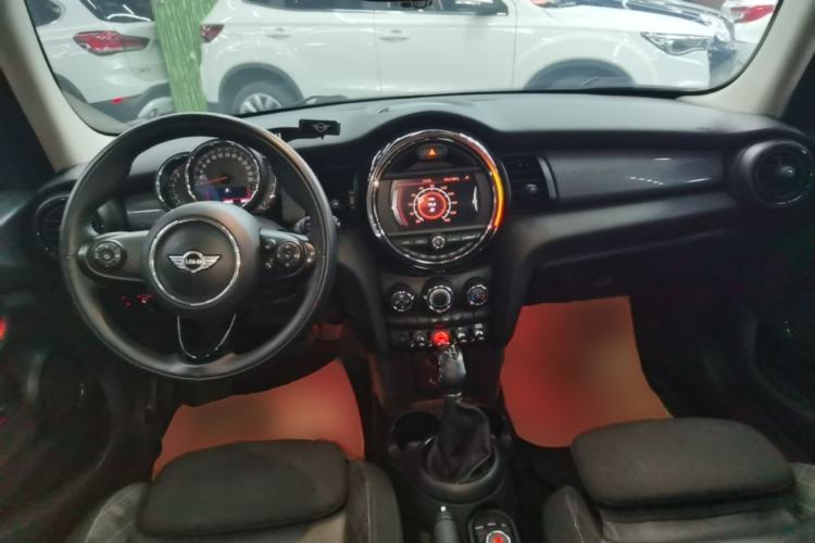 Used MINI 2016 1.5T COOPER Five-Door Edition Center Console
