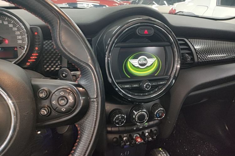 Used MINI 2016 2.0T COOPER S Five-Door Edition Center Console
