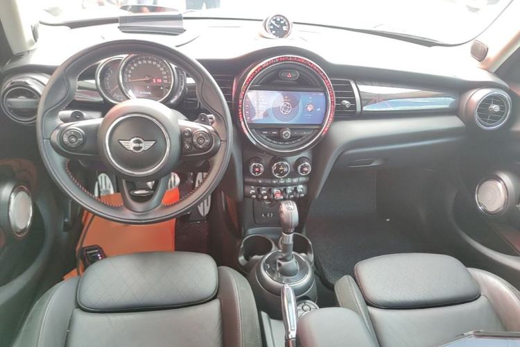 Used MINI 2016 2.0T COOPER S Pioneer Edition Five-Door Model Center Console