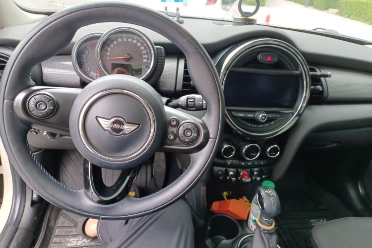 Used MINI 2016 1.5T COOPER Avant-Garde Center Console