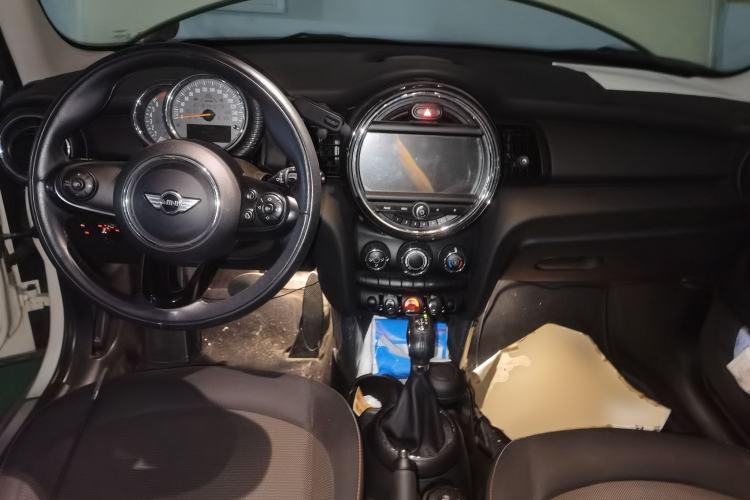 Used MINI 2016 1.2T ONE Pioneer Edition Five-Door Version Center Console