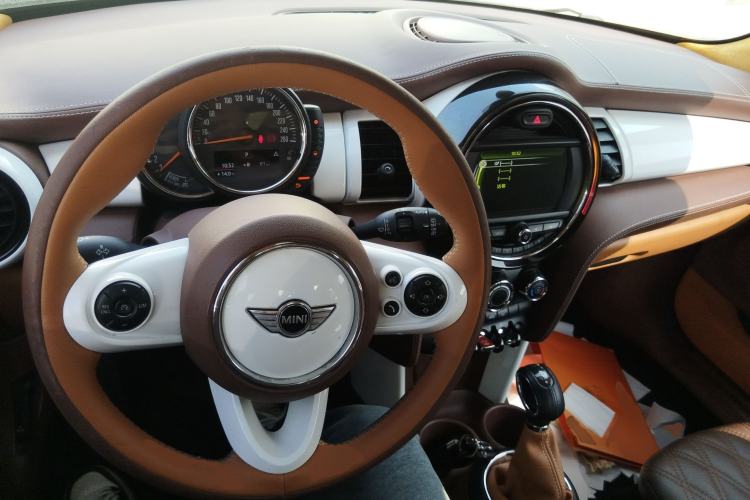 Used MINI 2016 1.5T COOPER Center Console