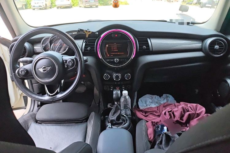 Used MINI 2016 1.5T COOPER Five-Door Edition Center Console