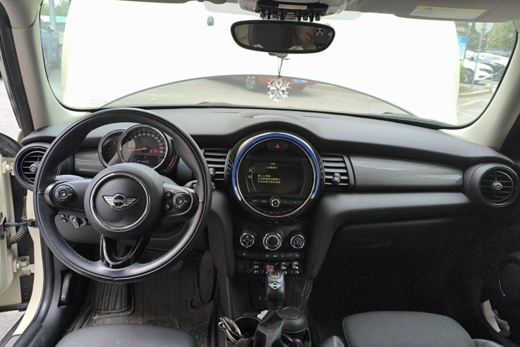 Used MINI 2016 1.5T COOPER Five-Door Edition Center Console