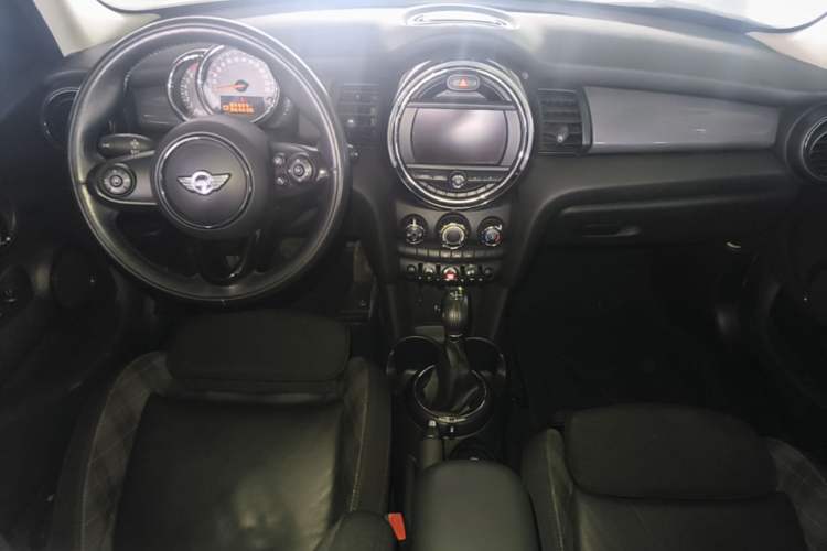 Used MINI 2016 1.5T COOPER Five-Door Edition Center Console