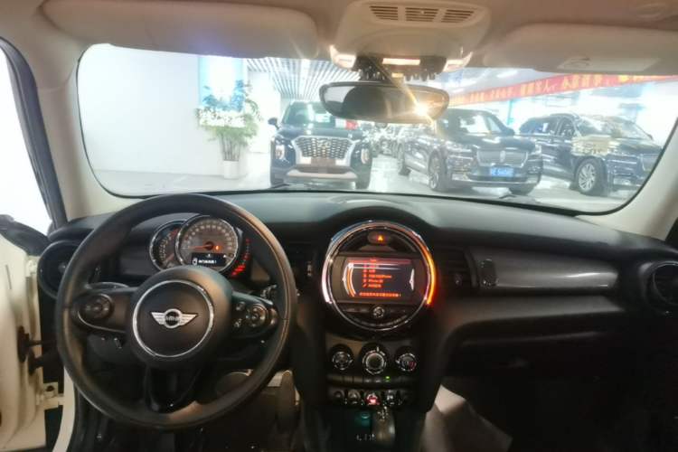 Used MINI 2016 1.5T COOPER Five-Door Edition Center Console