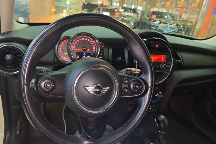 Used MINI 2016 1.2T ONE Pioneer Edition Five-Door Version Center Console