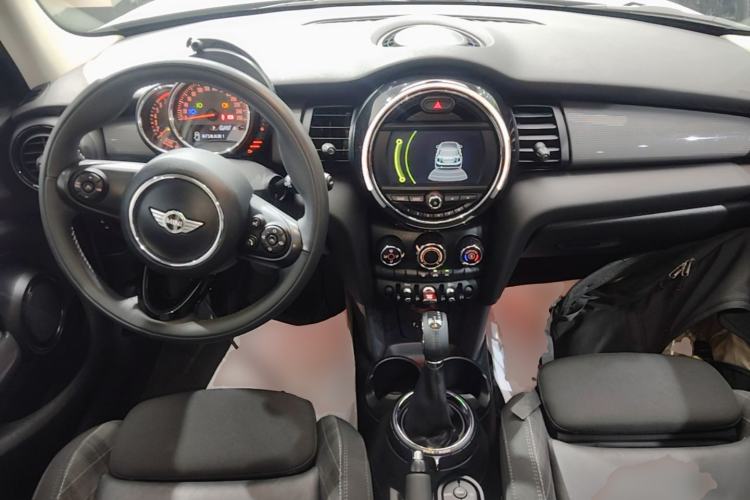 Used MINI 2016 1.5T COOPER Five-Door Edition Center Console