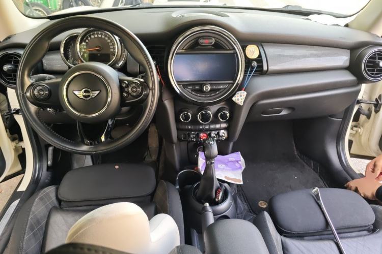 Used MINI 2016 1.5T COOPER Avant-Garde Center Console