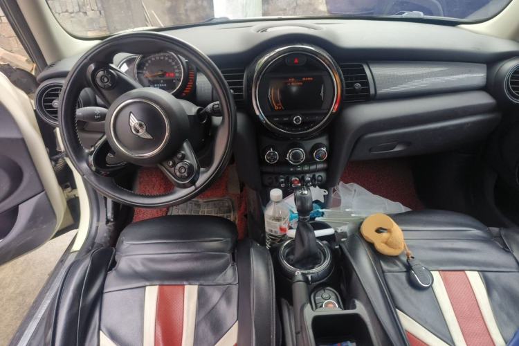 Used MINI 2016 1.5T COOPER Five-Door Edition Center Console
