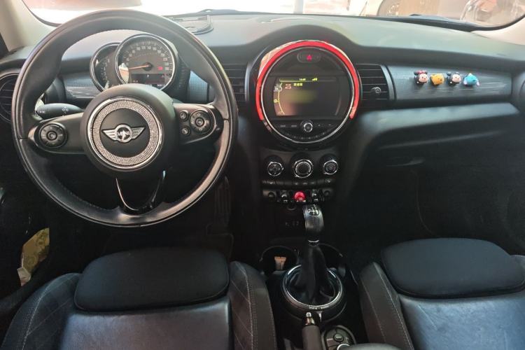 Used MINI 2016 1.5T COOPER Five-Door Edition Center Console