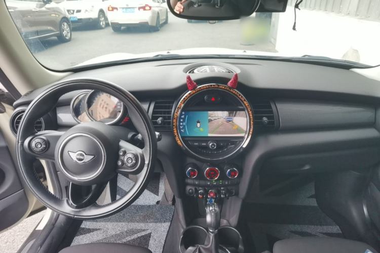 Used MINI 2016 1.5T COOPER Avant-Garde Center Console
