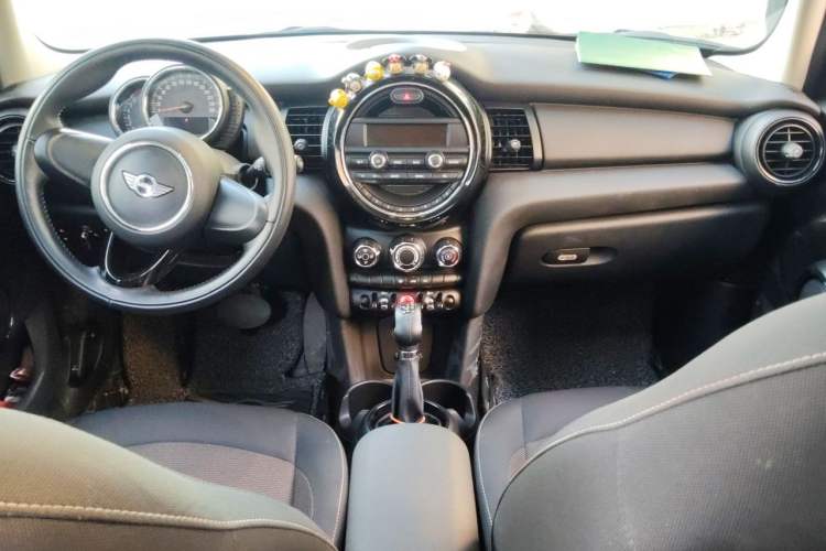 Used MINI 2016 1.2T ONE Five-Door Edition Center Console