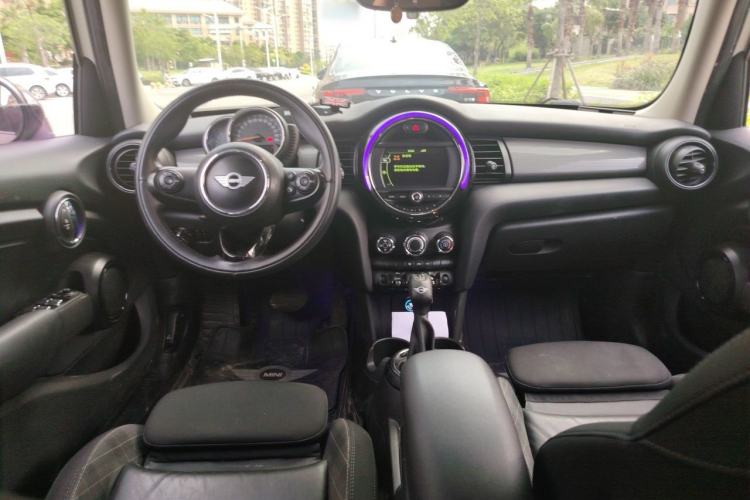 Used MINI 2016 1.5T COOPER Five-Door Edition Center Console