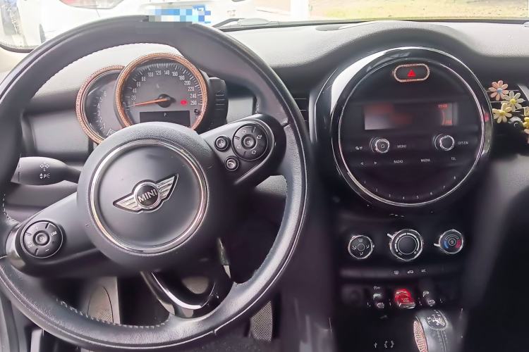 Used MINI 2016 1.2T ONE Center Console