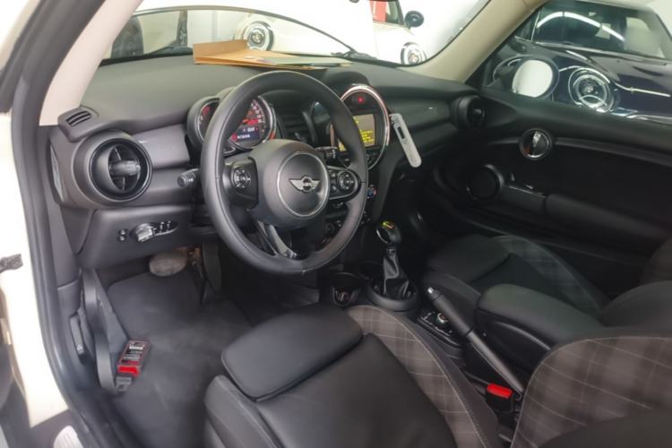 Used MINI 2016 1.5T COOPER Center Console