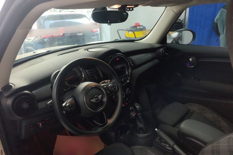 Used MINI 2016 1.5T COOPER Center Console