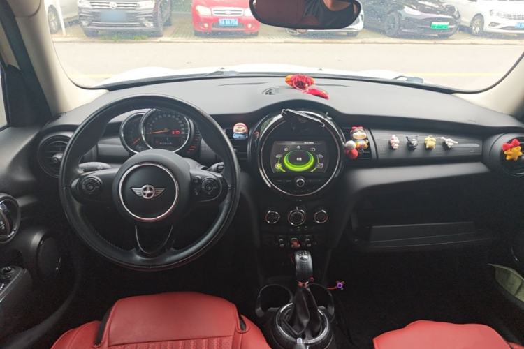 Used MINI 2016 1.5T COOPER Five-Door Edition Center Console