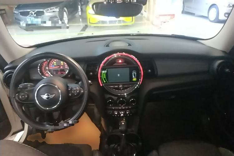 Used MINI 2016 1.5T COOPER Avant-Garde Center Console