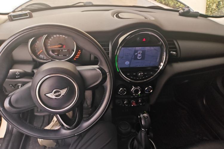 Used MINI 2016 1.2T ONE Center Console