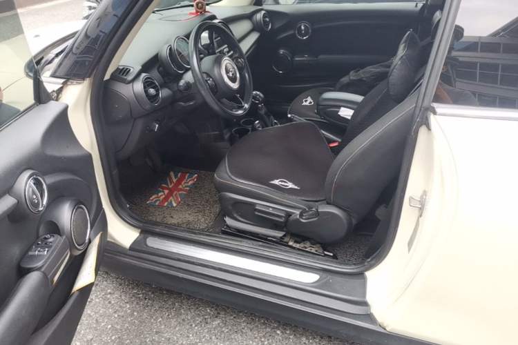 Used MINI 2016 1.2T ONE Pioneer Edition Driver Seat