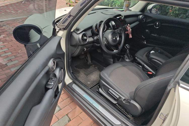 Used MINI 2016 1.2T ONE Pioneer Edition Driver Seat