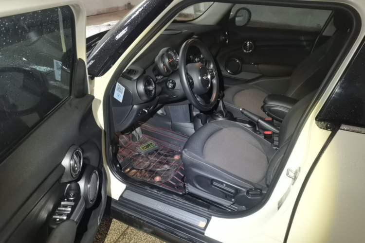 Used MINI 2016 1.2T ONE Pioneer Edition Five-Door Version Driver Seat