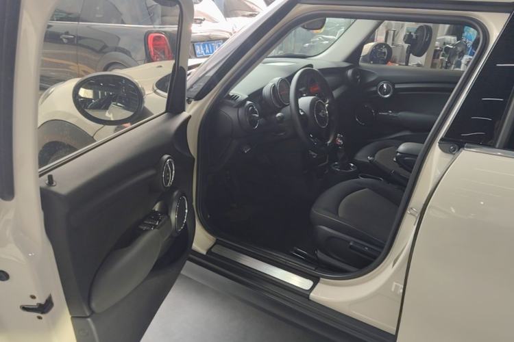 Used MINI 2016 1.2T ONE Pioneer Edition Five-Door Version Driver Seat