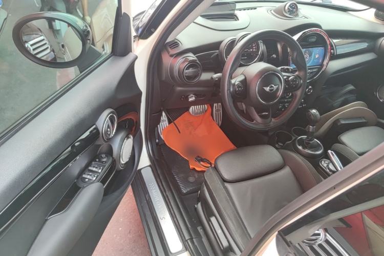 Used MINI 2016 2.0T COOPER S Pioneer Edition Five-Door Model Driver Seat