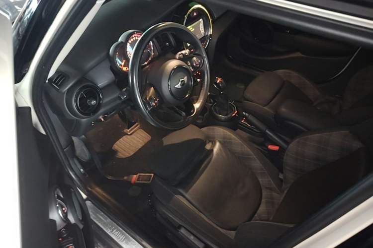 Used MINI 2016 1.5T COOPER Five-Door Edition Driver Seat
