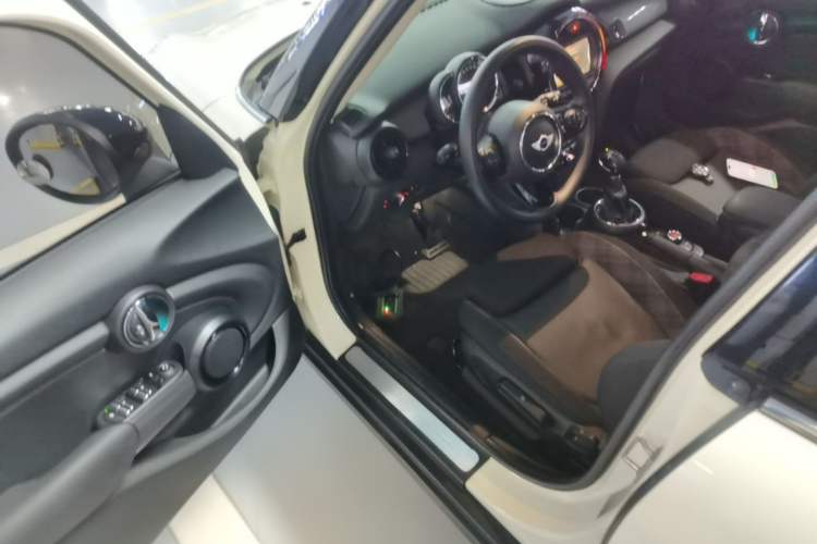 Used MINI 2016 1.5T COOPER Five-Door Edition Driver Seat