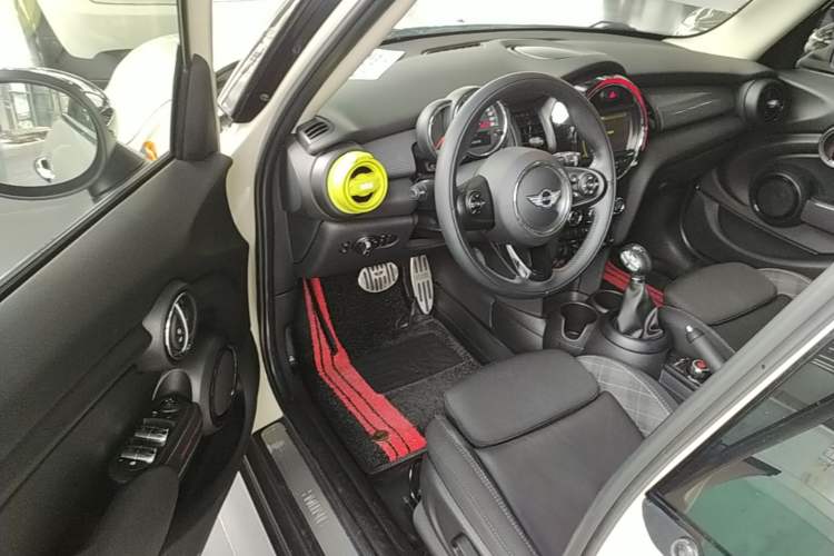 Used MINI 2016 1.5T COOPER Five-Door Edition Driver Seat