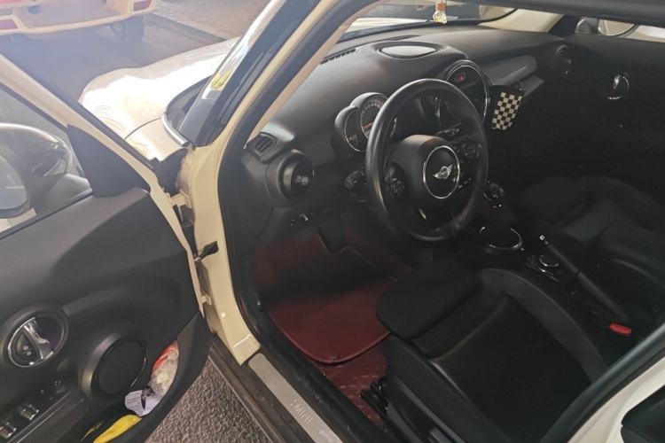 Used MINI 2016 1.5T COOPER Pioneer Edition Five-Door Model Driver Seat