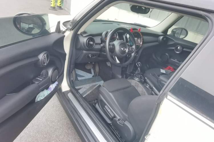 Used MINI 2016 1.5T COOPER Avant-Garde Driver Seat