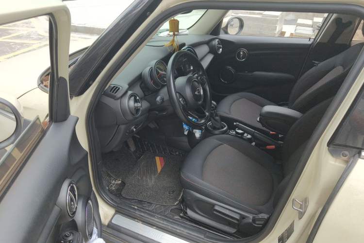Used MINI 2016 1.2T ONE Pioneer Edition Five-Door Version Driver Seat
