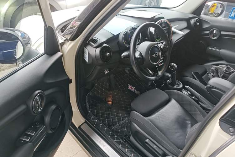 Used MINI 2016 1.5T COOPER Pioneer Edition Five-Door Model Driver Seat