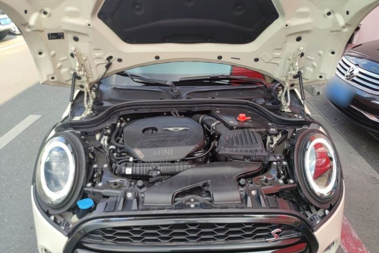 Used MINI 2016 2.0T COOPER S Pioneer Edition Five-Door Model Engine Bay
