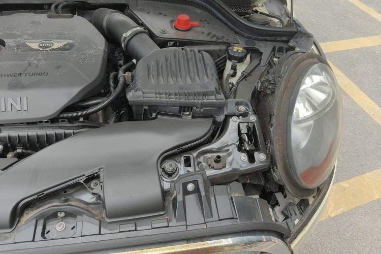 Used MINI 2016 1.2T ONE Pioneer Edition Five-Door Version Engine Bay Left
