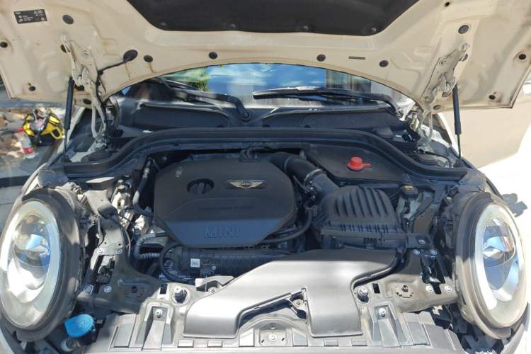 Used MINI 2016 1.5T COOPER Pioneer Edition Five-Door Model Engine Bay