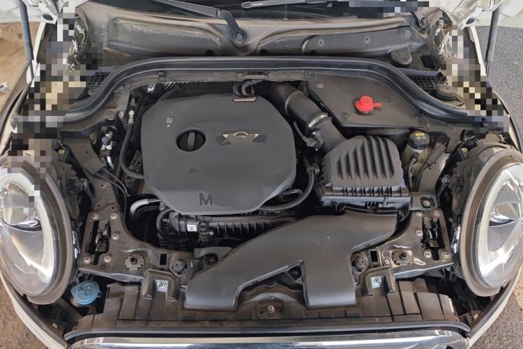Used MINI 2016 1.5T COOPER Pioneer Edition Five-Door Model Engine Bay