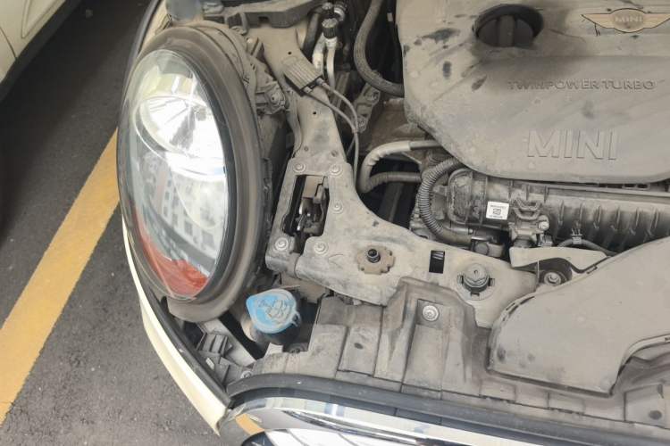 Used MINI 2016 1.5T COOPER Five-Door Edition Engine Bay Right