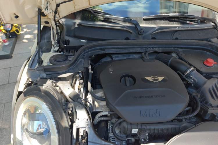 Used MINI 2016 1.5T COOPER Pioneer Edition Five-Door Model Engine Bay Right