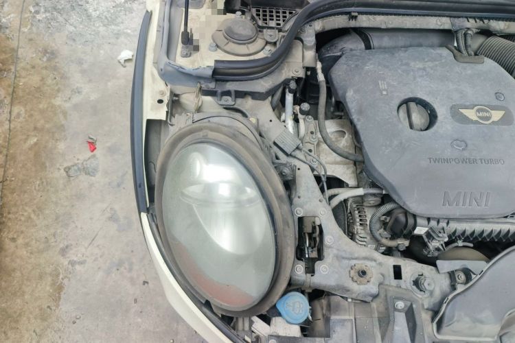 Used MINI 2016 1.5T COOPER Five-Door Edition Engine Bay Right
