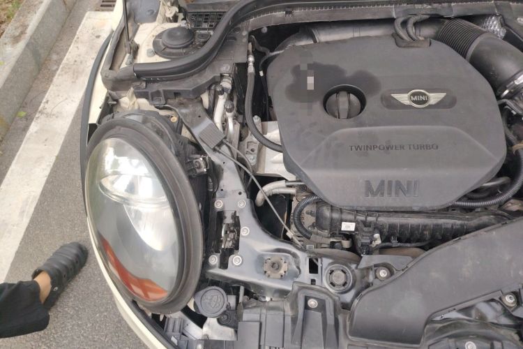 Used MINI 2016 1.5T COOPER Five-Door Edition Engine Bay Right