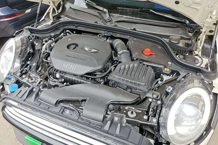 Used MINI 2016 1.5T COOPER Pioneer Edition Five-Door Model Engine Bay