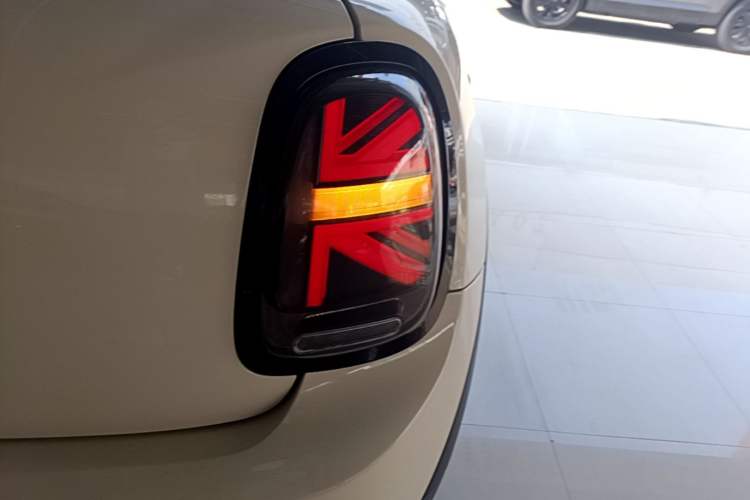 Used MINI 2016 1.2T ONE Pioneer Edition Exterior 3