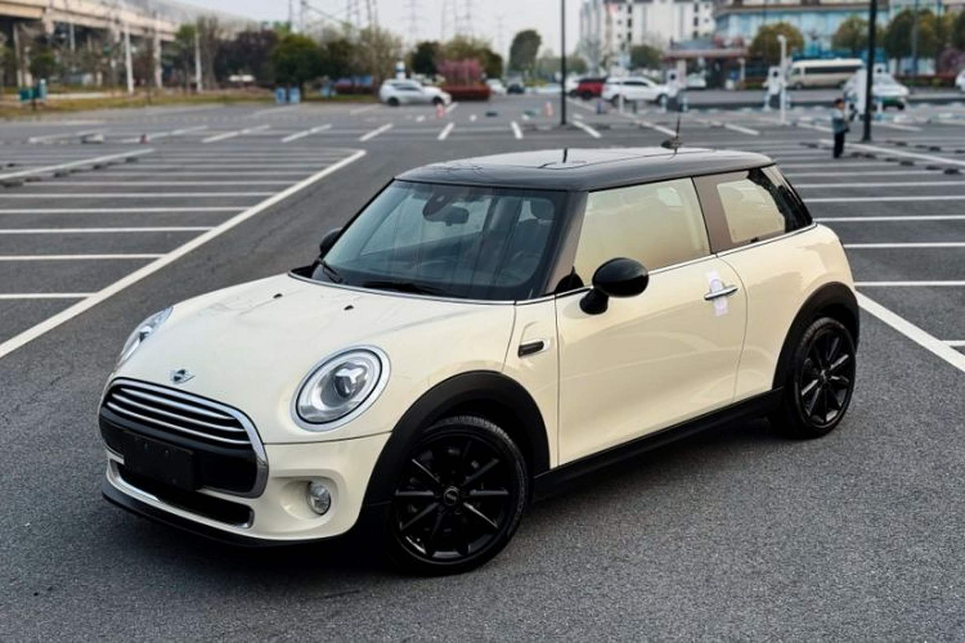 Used MINI 2016 1.5T COOPER Avant-Garde Front Left 45 Deg