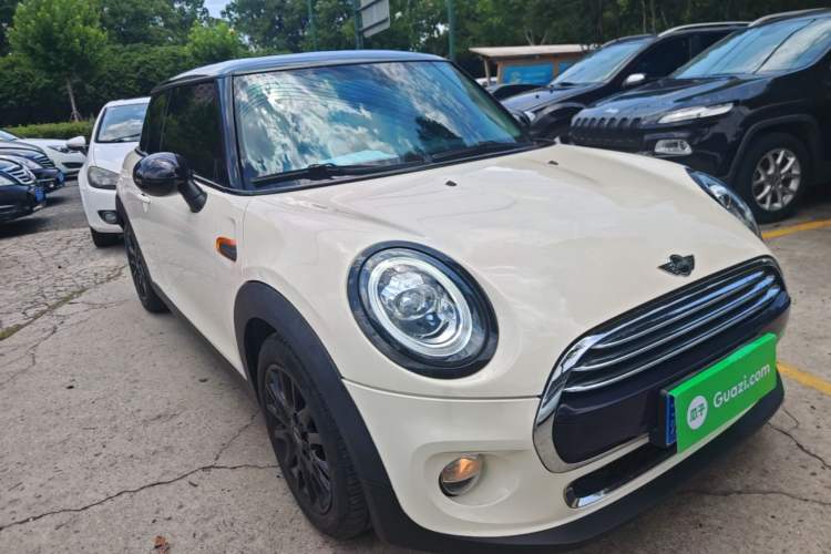 Used MINI 2016 1.5T COOPER Front Right 45 Deg