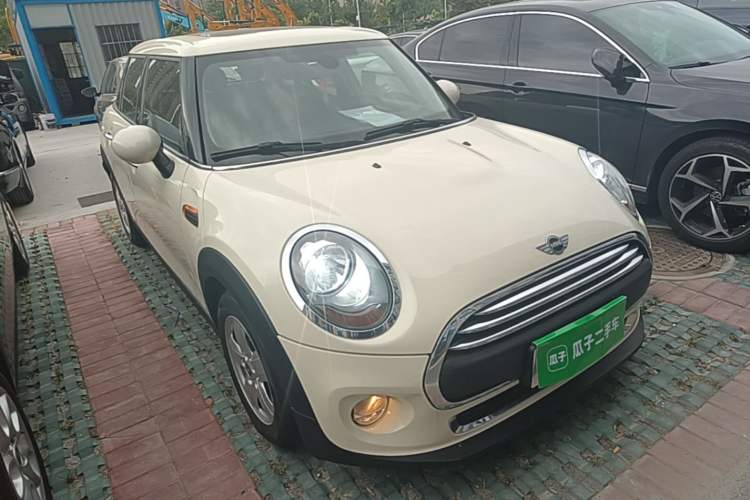 Used MINI 2016 1.2T ONE Five-Door Edition Front Right 45 Deg