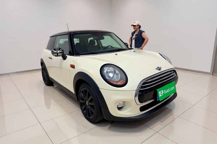 Used MINI 2016 1.5T COOPER Front Right 45 Deg